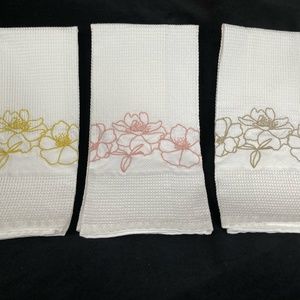 Yves Delorme Fingertip Towels - 3